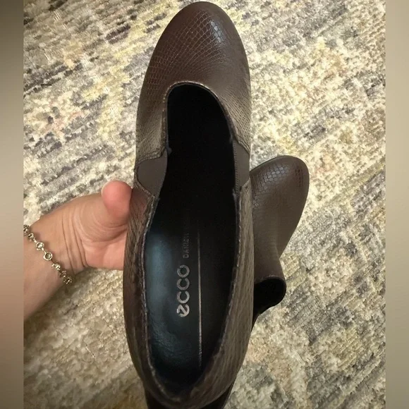 Ecco Ankle Boots Womens Brown Leather Snake Print Heeled Size 8.5 Minimalist - Picture 10 of 11